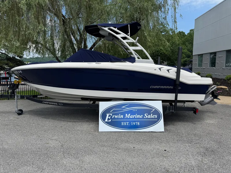 Slide: The Image of 2022 Chaparral 21 SSi boat displayed at Erwin Marine Sales. - 1