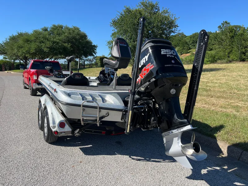 Slide: The Image of 2016 Ranger Z520 boat with Mercury 250 Pro XS engine on trailer. - 40