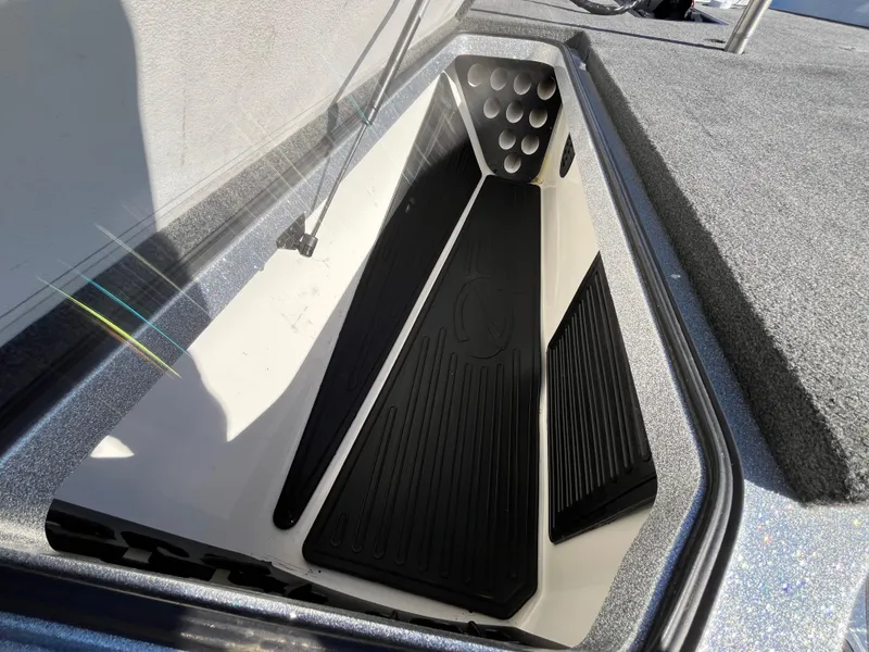 Slide: The Image of Ranger Z520 2016 - 90