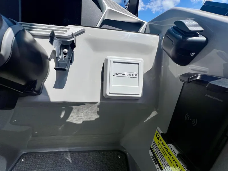 Slide: The Image of Control panel of 2022 Manitou 25 LX SHP DE boat, featuring Optimus EPS system. - 10