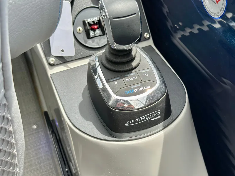 Slide: The Image of Joystick control of 2022 Manitou 25 LX SHP DE boat with Optimus 360 system. - 15