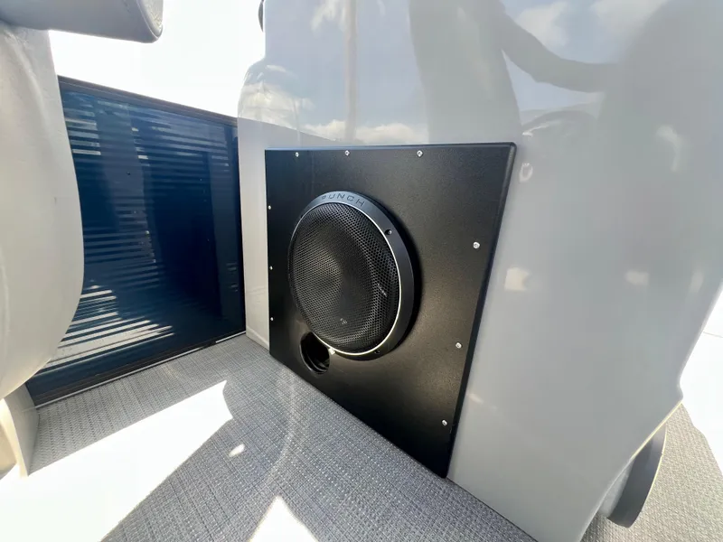 Slide: The Image of Speaker system on 2022 Manitou 25 LX SHP DE boat, featuring sleek design and modern audio technology. - 16