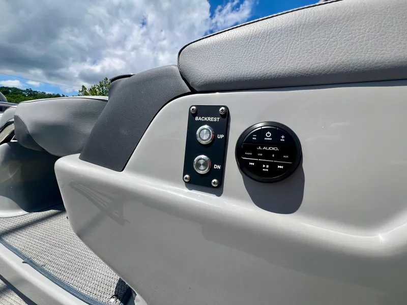 Slide: The Image of 2022 Manitou 25 LX SHP DE boat interior with backrest controls and audio system. - 17