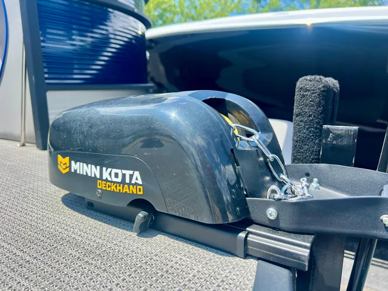 Slide: The Image of Minn Kota Deckhand on 2022 Manitou 25 LX SHP DE boat deck. - 7