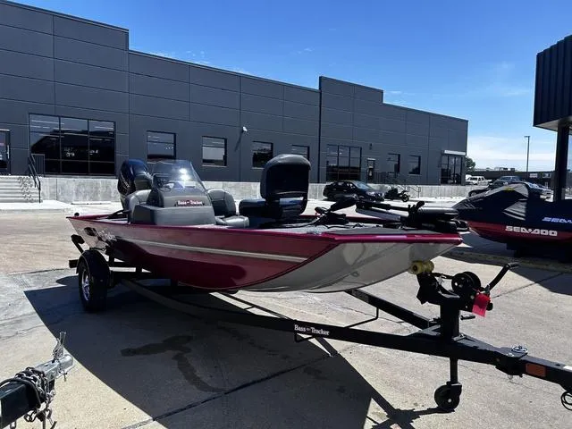 Slide: The Image of Tracker Bass Tracker Classic XL 2024 - 10