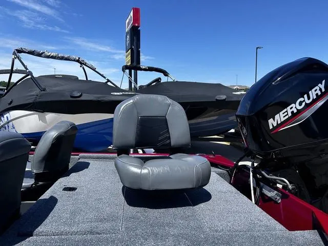 Slide: The Image of Tracker Bass Tracker Classic XL 2024 - 4