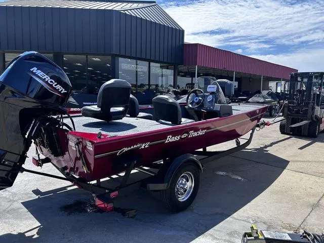 Slide: The Image of Tracker Bass Tracker Classic XL 2024 - 7