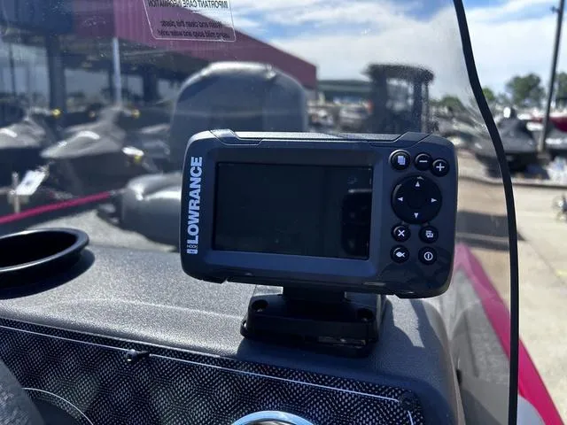 Slide: The Image of Tracker Bass Tracker Classic XL 2024 - 9