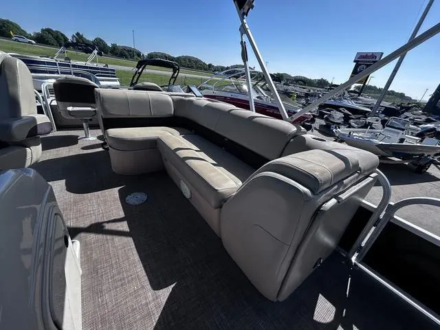 Slide: The Image of Sun Tracker Fishin' Barge 22 DLX 2019 - 12