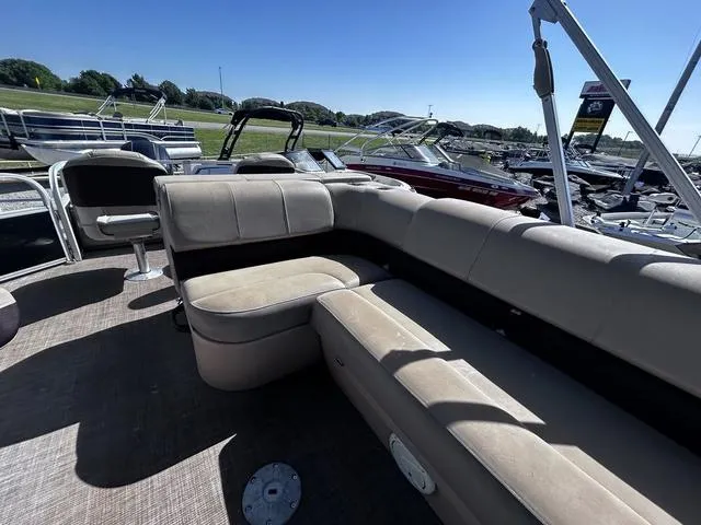 Slide: The Image of Sun Tracker Fishin' Barge 22 DLX 2019 - 13