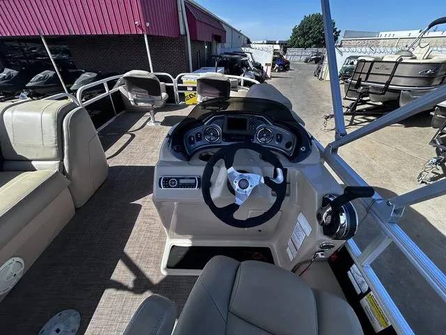 Slide: The Image of Sun Tracker Fishin' Barge 22 DLX 2019 - 15