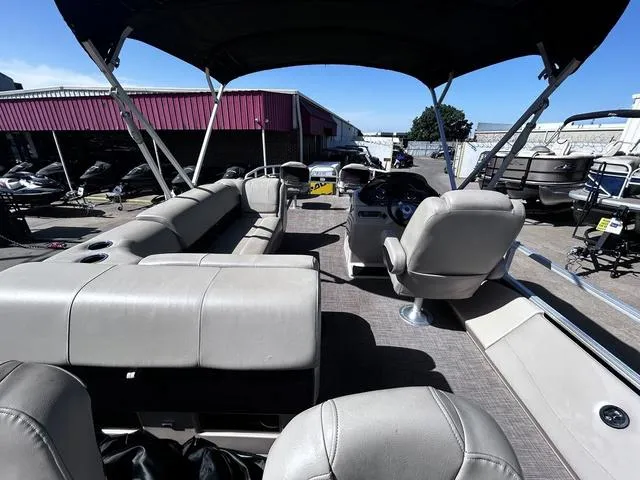 Slide: The Image of Sun Tracker Fishin' Barge 22 DLX 2019 - 20