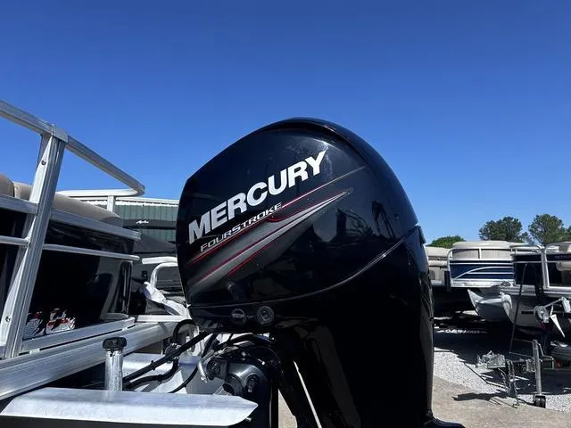 Slide: The Image of Sun Tracker Fishin' Barge 22 DLX 2019 - 4