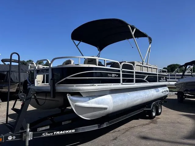 Slide: The Image of Sun Tracker Fishin' Barge 22 DLX 2019 - 6