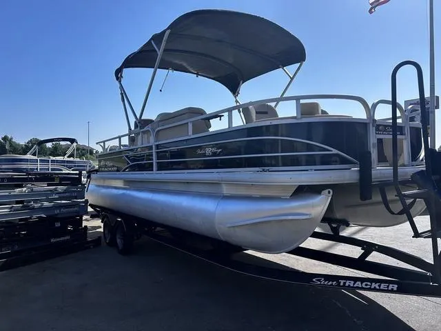 Slide: The Image of Sun Tracker Fishin' Barge 22 DLX 2019 - 7