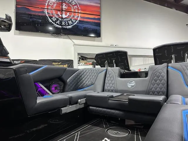 Slide: The Image of Tigé 24RZX 2025 - 12