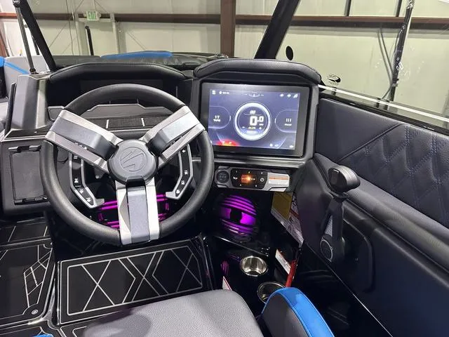 Slide: The Image of Tigé 24RZX 2025 - 14