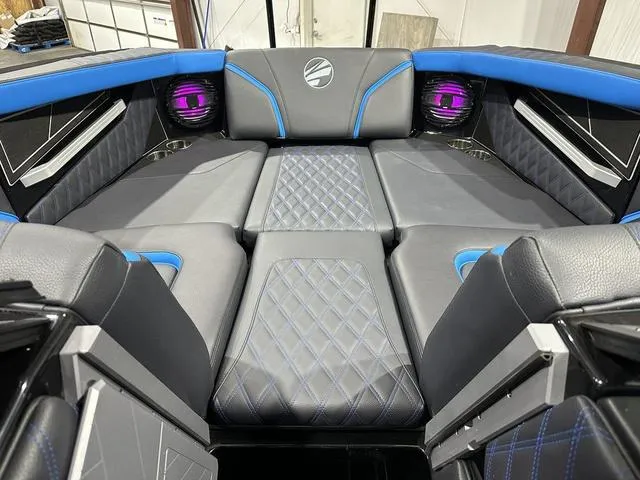 Slide: The Image of Tigé 24RZX 2025 - 16