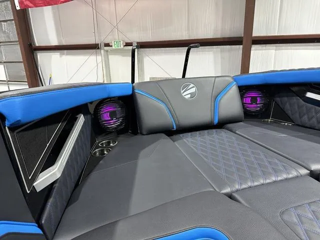 Slide: The Image of Tigé 24RZX 2025 - 17