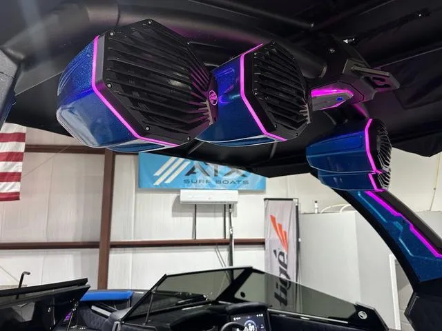 Slide: The Image of Tigé 24RZX 2025 - 19