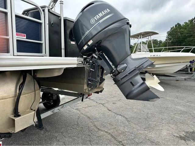 Slide: The Image of 2022 Bennington 22 SXFAPG pontoon boat with Yamaha outboard motor, dual stern gates. - 4