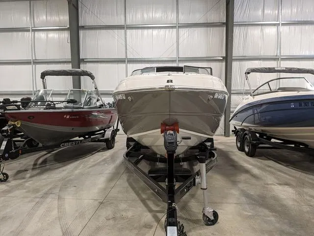 Slide: The Image of Stingray 250 LR 2022 - 12