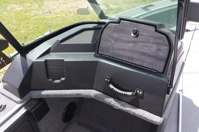 Slide: The Image of G3 Angler V1850SF 2022 - 16