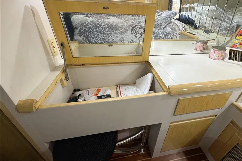 Slide: The Image of 1994 President 445 Sundeck interior with storage compartment and mirror. - 127