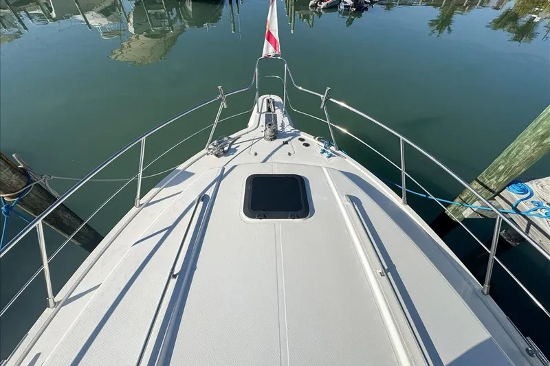 Slide: The Image of 1994 President 445 Sundeck yacht bow view at marina, calm water reflection. - 48