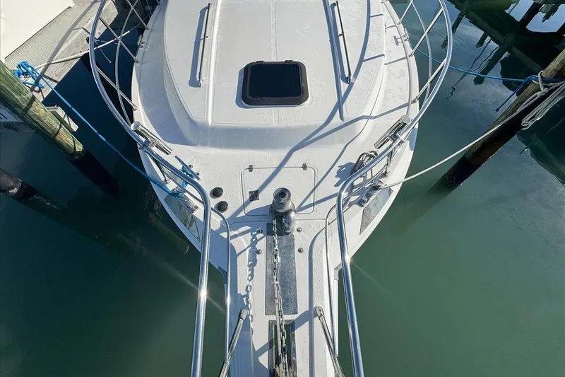 Slide: The Image of 1994 President 445 Sundeck yacht bow view, docked in calm water. - 51