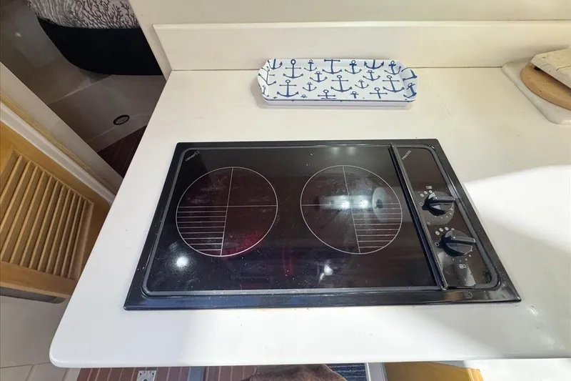 Slide: The Image of Stovetop on 1994 President 445 Sundeck yacht with nautical-themed tray. - 89