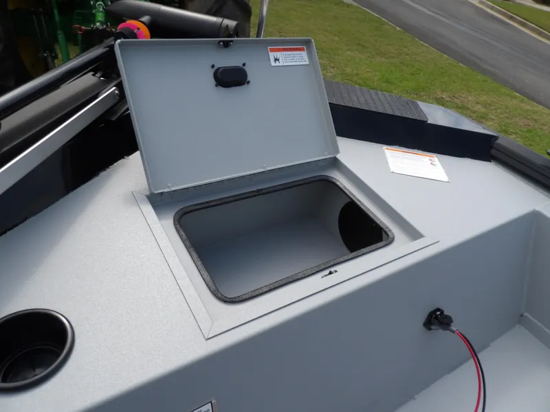 Slide: The Image of Crestliner C16OS OUTLOOK STICK STEER 2025 - 10