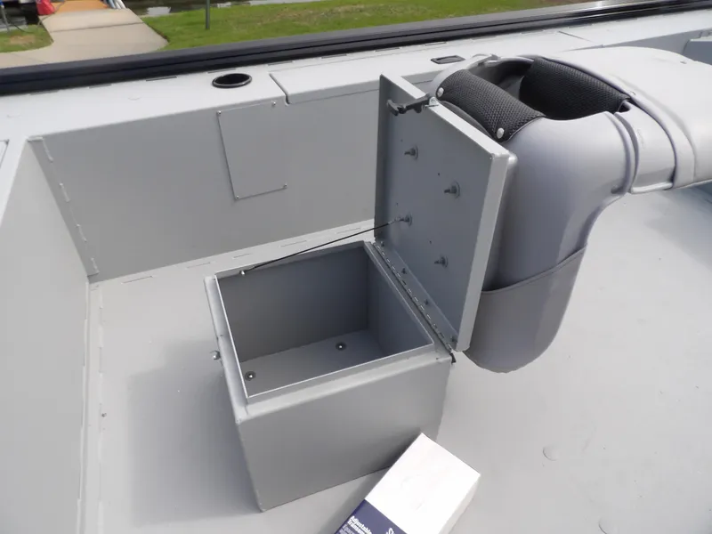 Slide: The Image of Crestliner C16OS OUTLOOK STICK STEER 2025 - 20