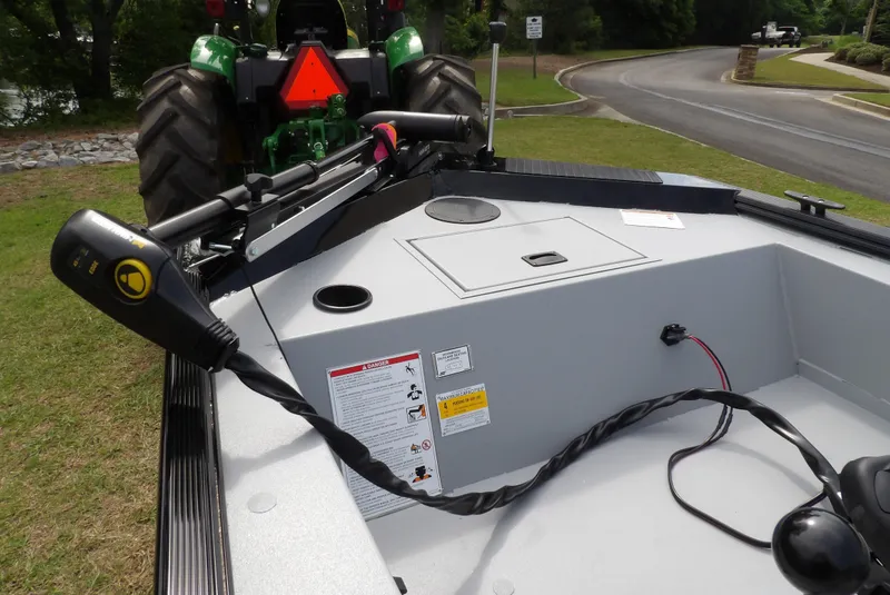 Slide: The Image of Crestliner C16OS OUTLOOK STICK STEER 2025 - 5