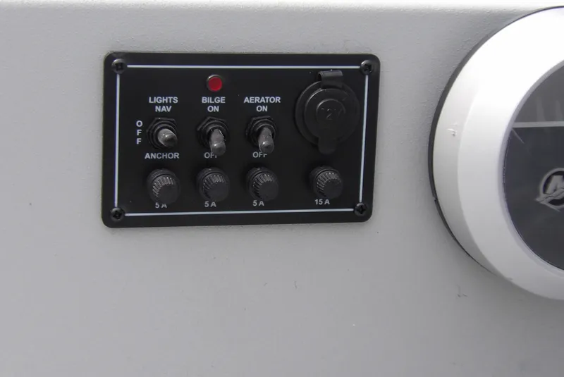 Slide: The Image of Crestliner C16OS OUTLOOK STICK STEER 2025 - 6