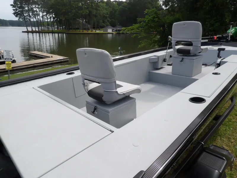 Slide: The Image of Crestliner C16OS OUTLOOK STICK STEER 2025 - 7