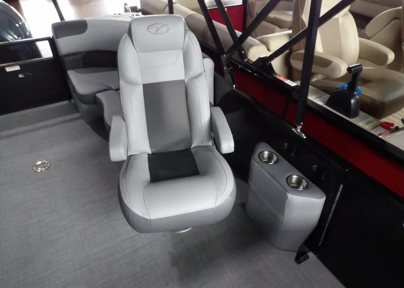 Slide: The Image of Veranda Relax 20 RC 2025 - 12