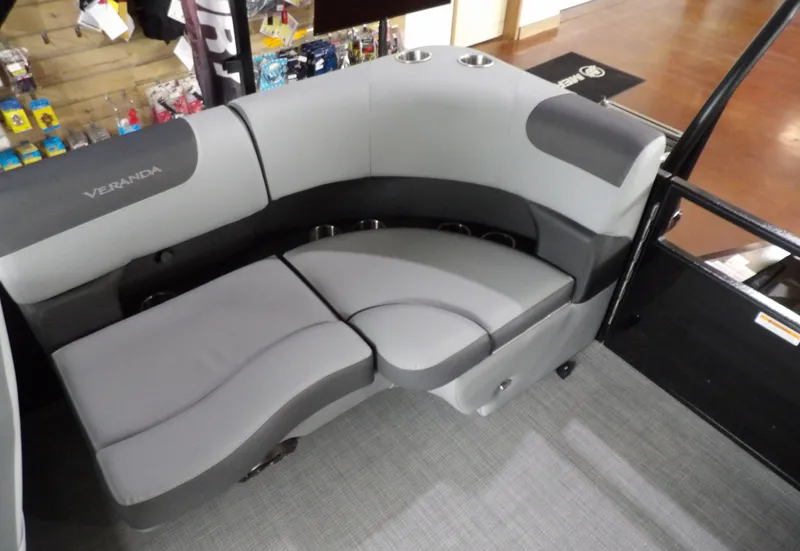 Slide: The Image of Veranda Relax 20 RC 2025 - 14