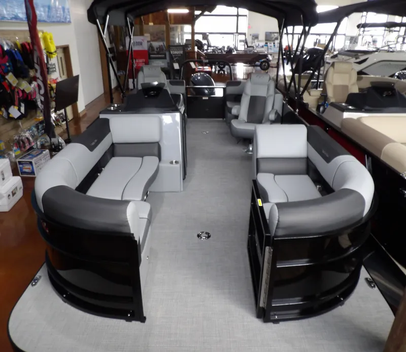 Slide: The Image of Veranda Relax 20 RC 2025 - 4