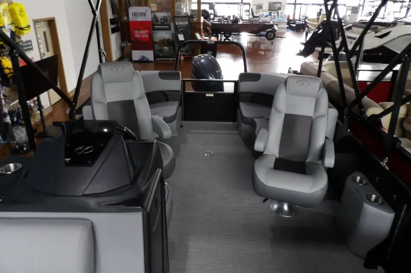 Slide: The Image of Veranda Relax 20 RC 2025 - 6