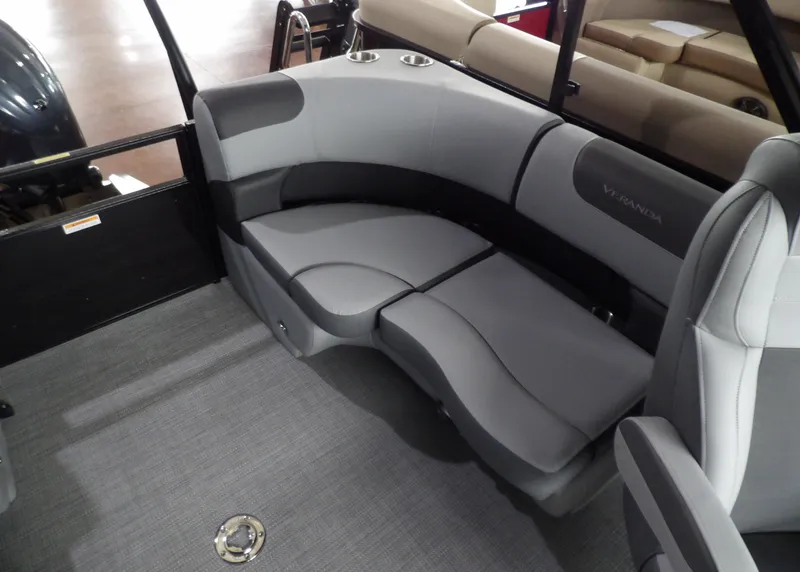 Slide: The Image of Veranda Relax 20 RC 2025 - 8