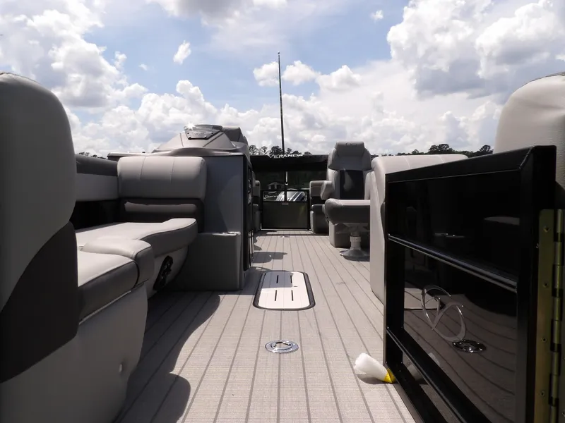 Slide: The Image of Veranda VR22RC 2025 - 10