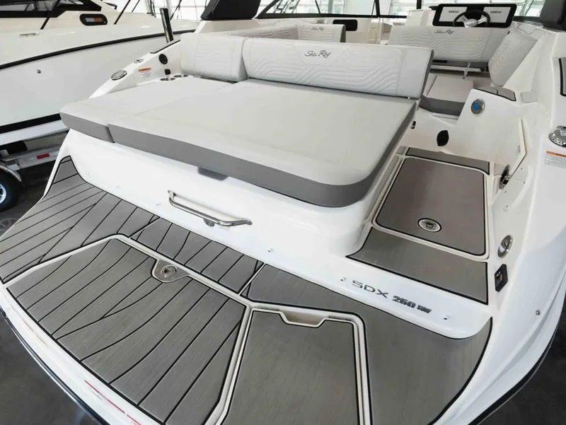 Slide: The Image of Sea Ray SDS 250 SURF 2025 - 3
