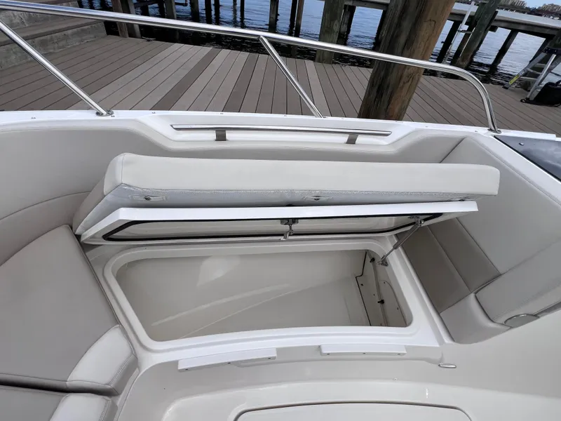 Slide: The Image of Boston Whaler 320 Vantage 2022 - 56