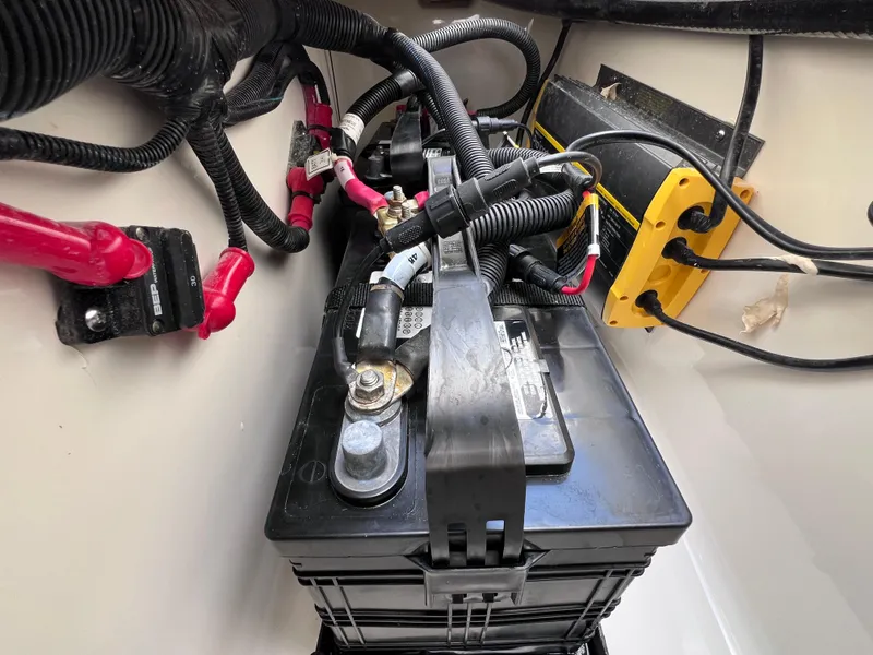 Slide: The Image of Boston Whaler 320 Vantage 2022 - 57