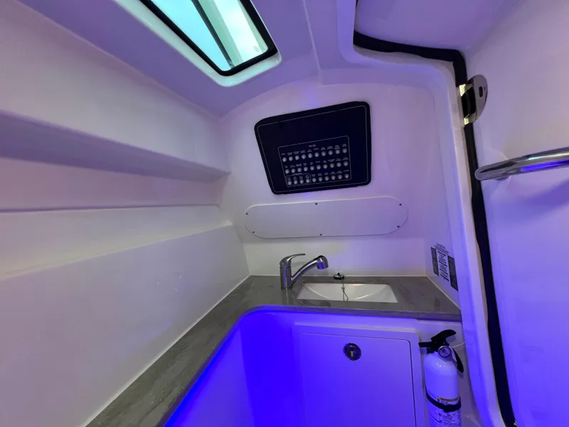 Slide: The Image of Boston Whaler 320 Vantage 2022 - 63