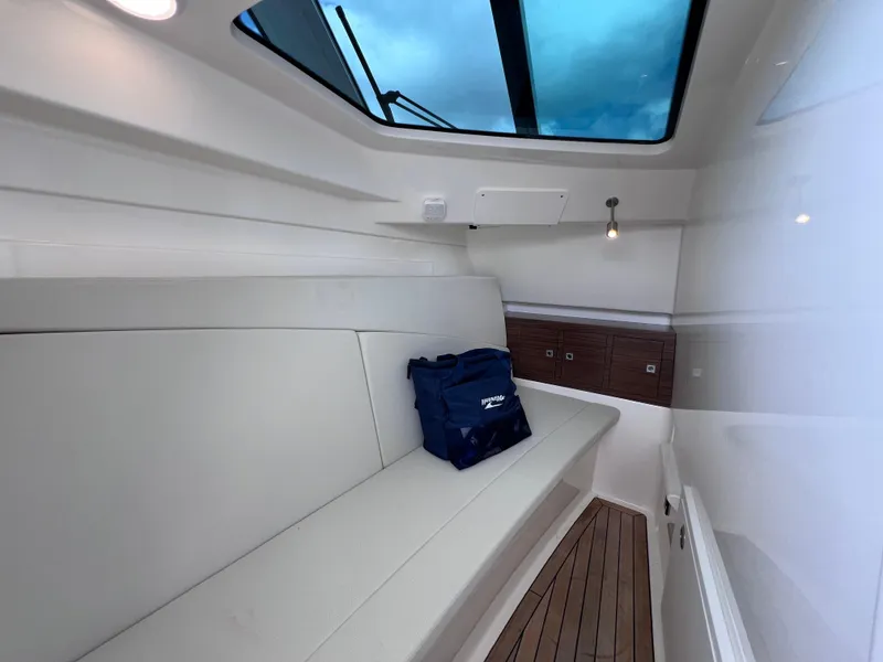 Slide: The Image of Boston Whaler 320 Vantage 2022 - 66