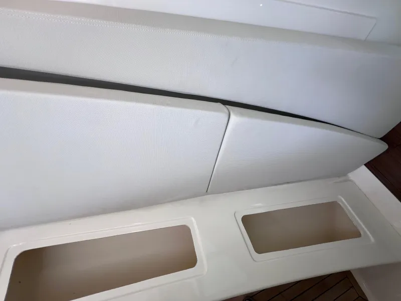 Slide: The Image of Boston Whaler 320 Vantage 2022 - 69