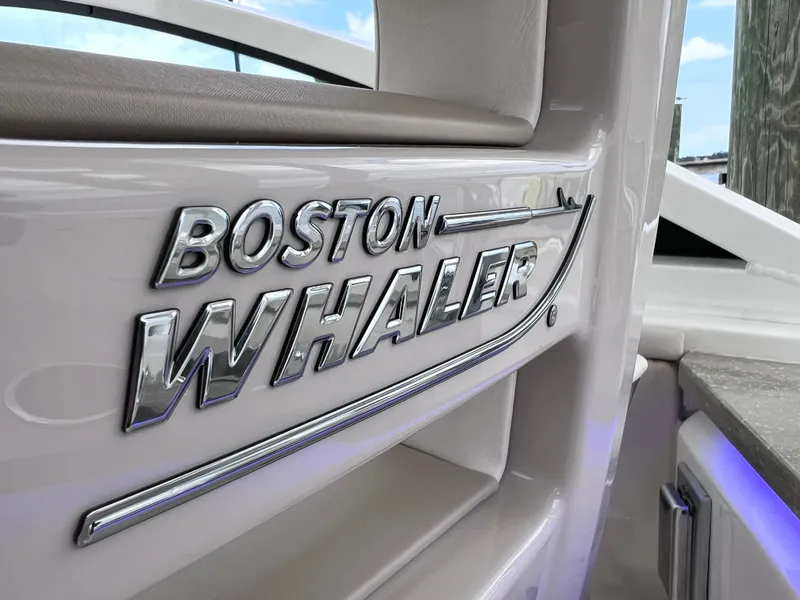 Slide: The Image of Boston Whaler 320 Vantage 2022 - 73