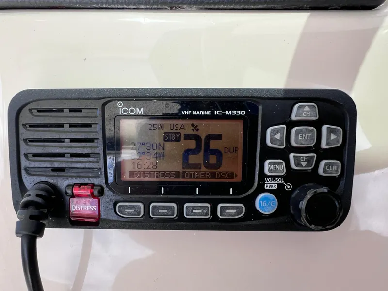 Slide: The Image of Boston Whaler 320 Vantage 2022 - 80